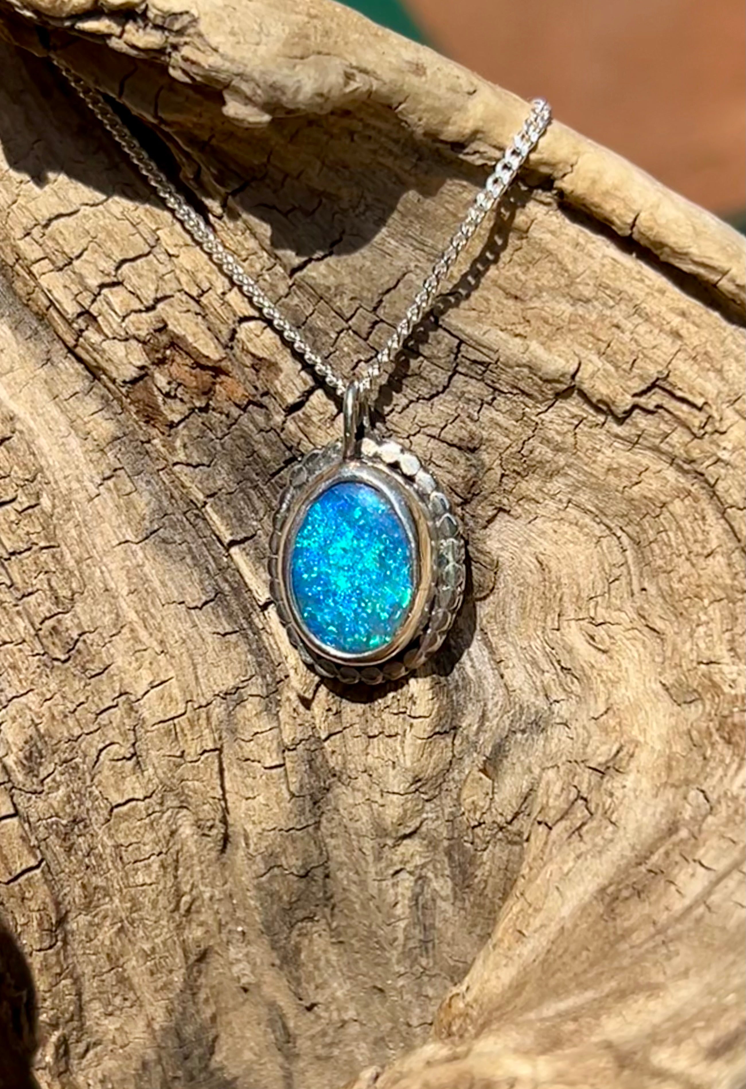 ネックレス・ペンダント Spike and Oval Blue Crystal Necklace Amazon.com: Blue Crystal Spike Pendant Necklace, Faceted